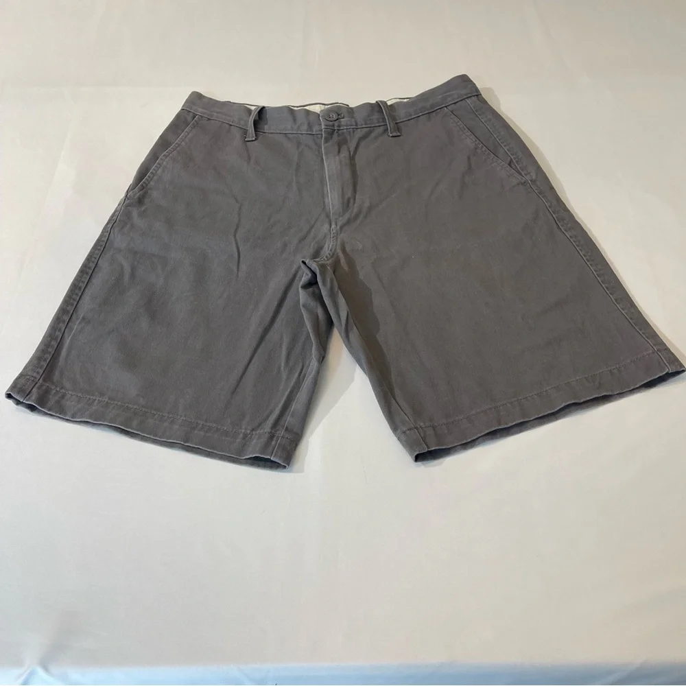 EDDIE BAUER MENS SHORTS, SIZE 32, VERY GOOD CONDITION, PREOWNED